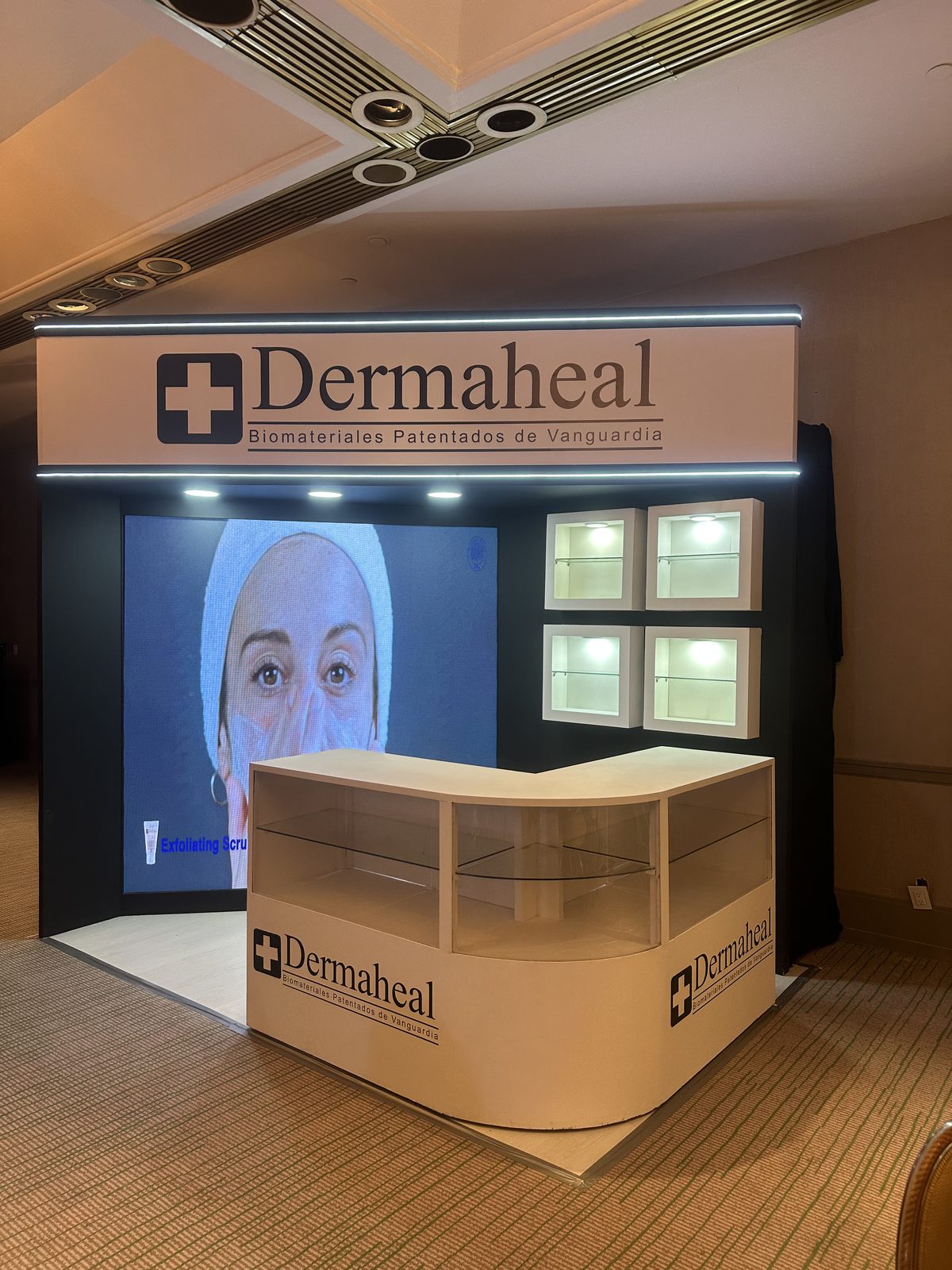 Dermaheal — Stand híbrido — biomateriales patentados